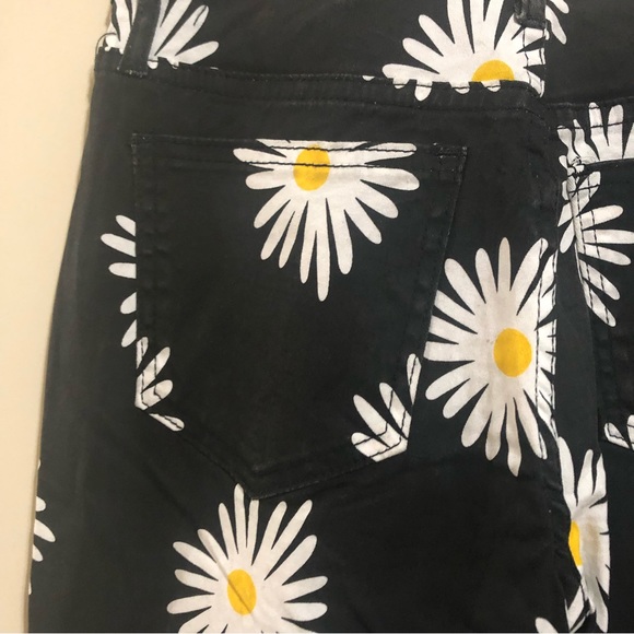 Daisy Print Fringe Bell Bottom Jeans - Picture 12 of 12